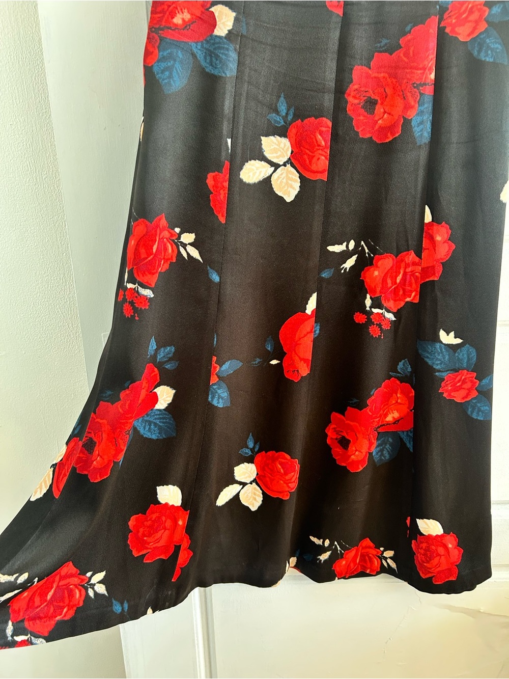 Club Monaco Black Floral Viscose Midi Skirt Size 6 - Picture 5 of 7